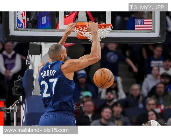 NBA猛龙与勇士激战正酣双方球员表现精彩引发球迷热议